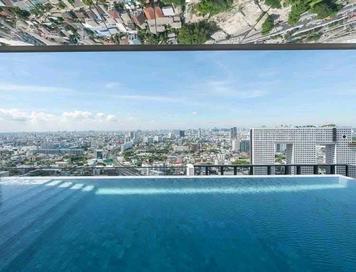 💥Really luxurious here🔷Mazarine Ratchayothin
15th floor, size 25.52 sq m.
Studio room, high ceiling 
5 foot bed, digital door
Complete set of furniture and electrical appliances