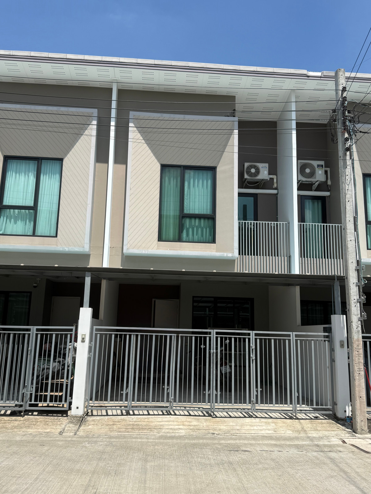 ขายทาวน์โฮมใหม่ใกล้สวนหลวงร.9 ใกล้รถไฟฟ้า ใกล้สนามบินสุวรรณภูมิ ตกแต่งครบ สวย พร้อมอยู่ ขายทาวน์โฮมใหม่ใกล้สวนหลวงร.9 ใกล้รถไฟฟ้า ใกล้สนามบินสุวรรณภูมิ ตกแต่งครบ สวย พร้อมอยู่