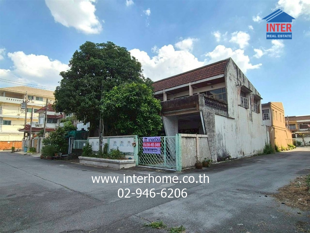 Townhouse, 2 floors, 34 sq m, Phonpailin Village. Near Chokchai Si Market Lat Phrao-Wang Hin Soi Lat Phrao 35/1, Lat Phrao Road, Soi Lat Phrao 35/1, Chatuchak District, Bangkok