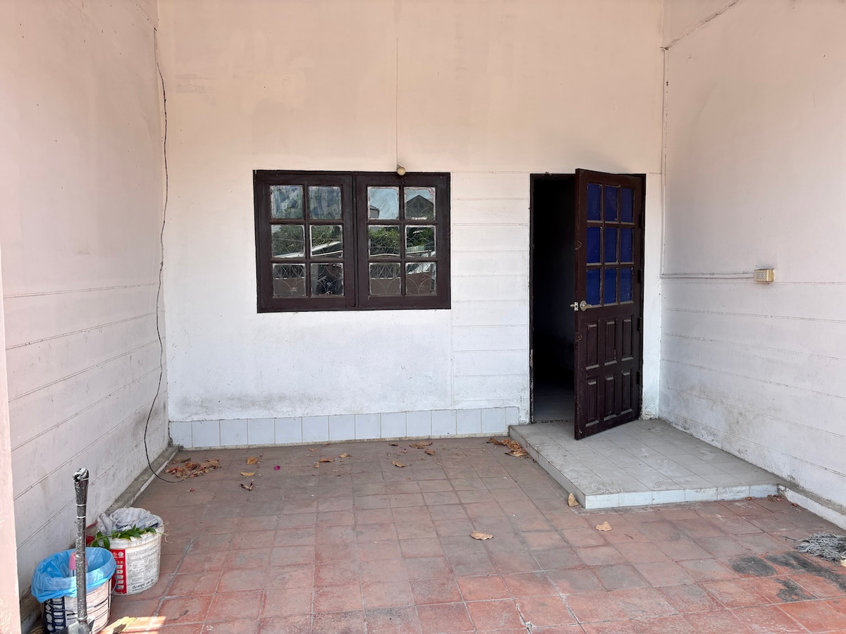 Townhouse 16 sq m., near Ramintra BTS Station, km. 4, near the expressway, next to the main road, good location, house is still in good condition, no one lives there, Timaporn Villa, Sukhapiban 5. – รูปที่ 4