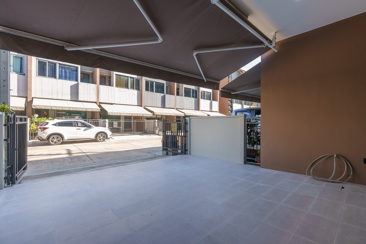 Townhome for sale, Suksawat 39, near the expressway, easy access to Sathorn city, area 22.60 sq m, near the Southern Purple Line | Baan Klang Muang Sathorn-Suksawat | 082-4499822