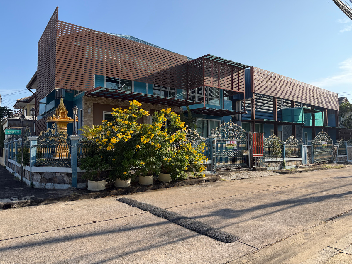 Home office with warehouse for sale, Thepharak – Bang Pla, Suriwan Village. Near Thepharak main road, only 2 km.