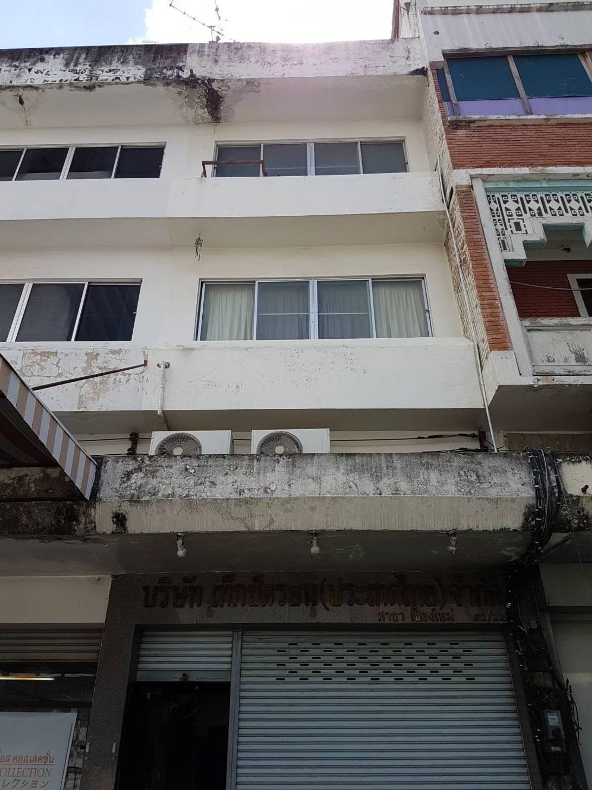 94899 - Commercial building for sale, 3 and a half floors, Chang Khlan location. Chiang Mai business center