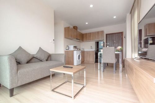 Rooms for rent at Sriracha Biz Residence, fully furnished, daily cleaning.
