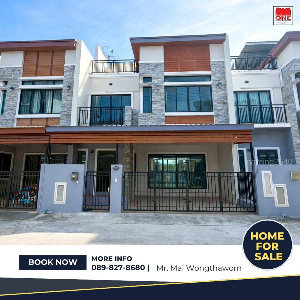 Large 2-story townhome near the sea.