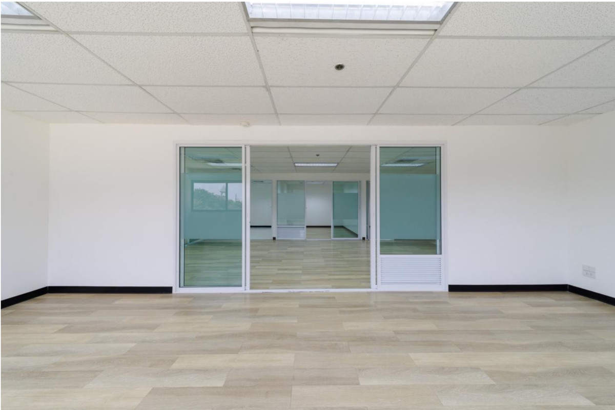 Rent office space near BTS Saint Loius can install Spilt type air no working time restriction Rent office space near BTS Saint Loius can install Spilt type air no working time restriction