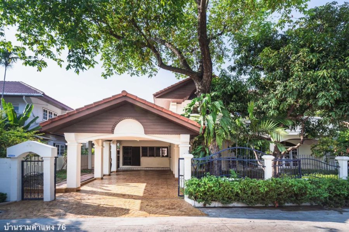 Newly renovated single house, close to the BTS, walking only 500 m. 🔥 📍 Preecha Lamphet Village, Soi Ramkhamhaeng 76