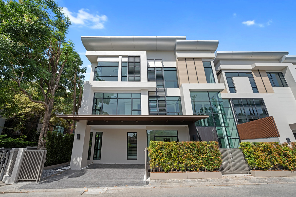 ขาย บ้าน The Zenith วังทองหลาง (ทำเลพิเศษ อยู่ในซอยโรงเรียนนานาชาติ SISB) บ้าน 3 ชั้น พื้นที่ใช้สอย 288.50 ตร.ม. 3 ห้องนอน 4 ห้องน้ำ จอดรถได้ 2 คัน