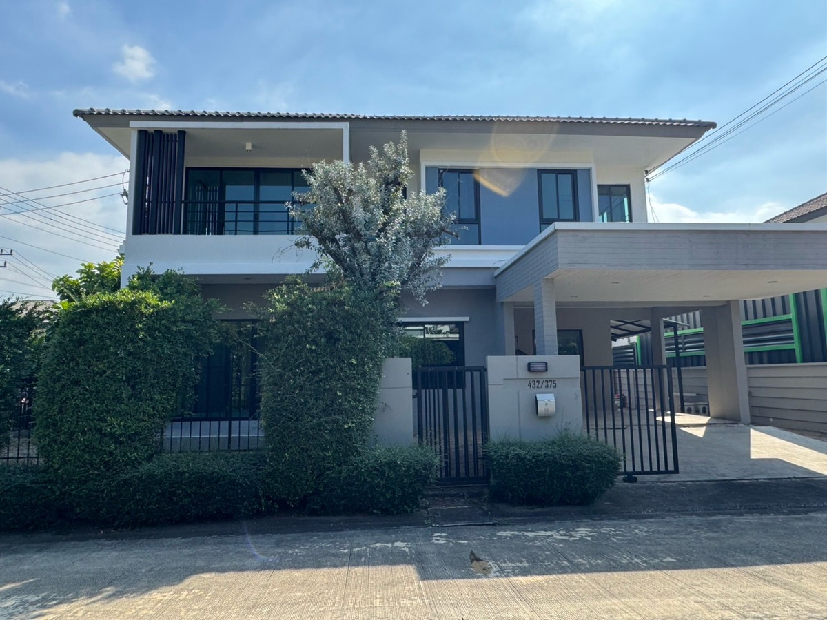 Single house for sale, largest size in the project, corner unit next to the main road!!