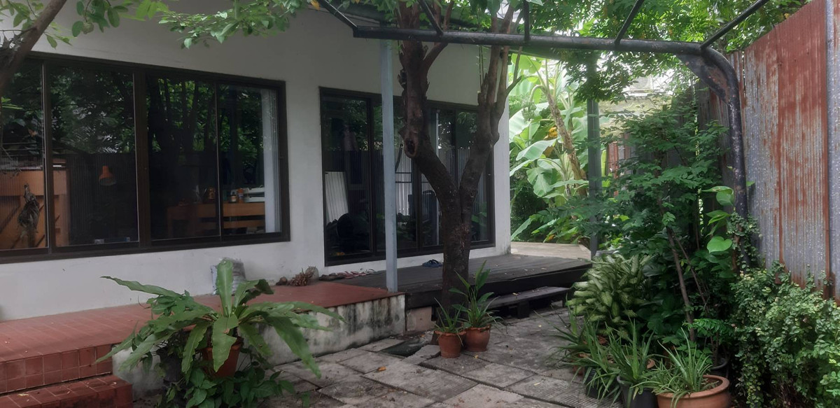 🔥 For sale! Land with house near MRT 🔥 For sale! Land with house near MRT