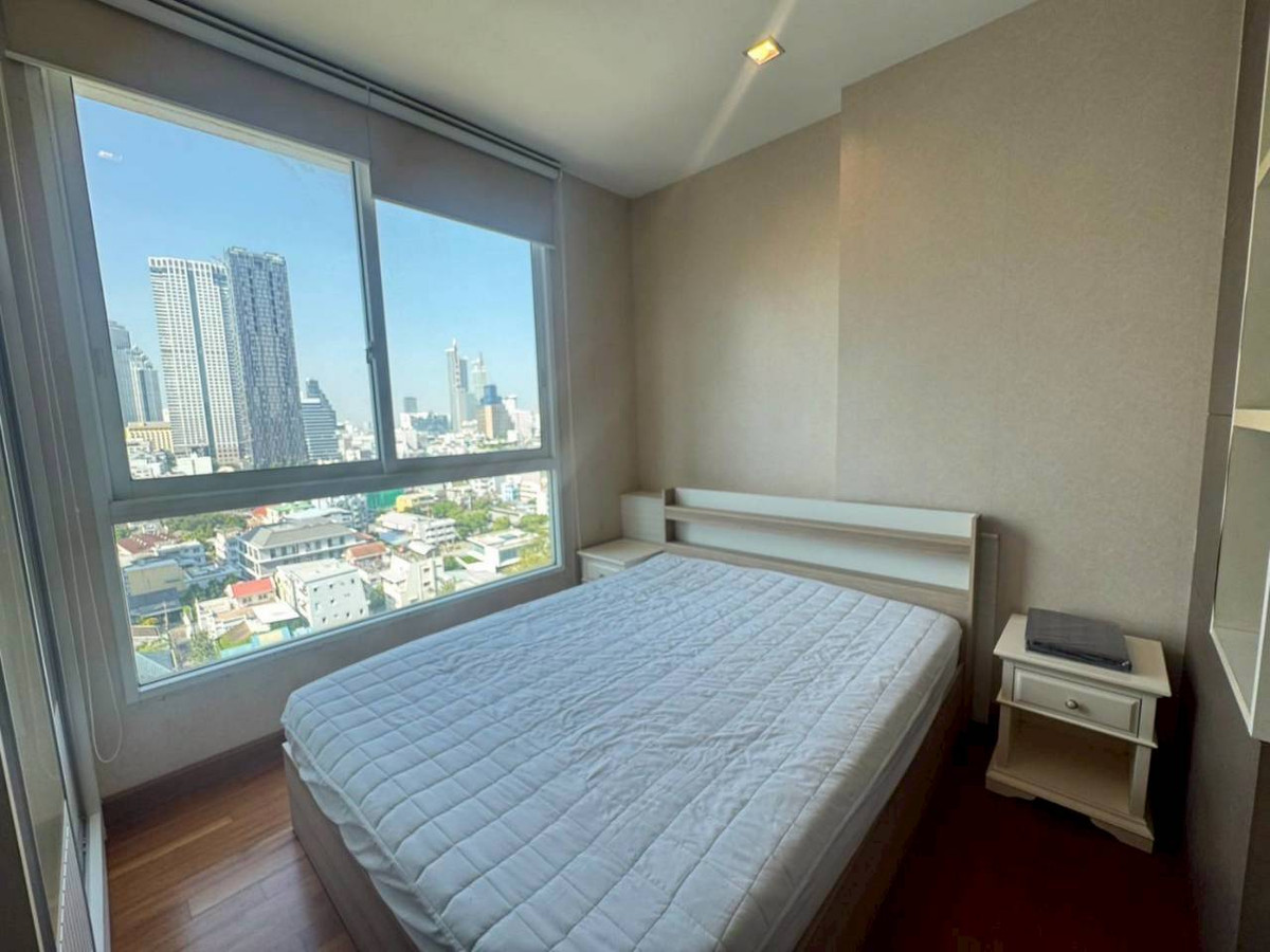 Best price! Ivy Sathorn 10 Condo, ideal for investment or residence, just 100 meters from BTS Chong Nonsi station.