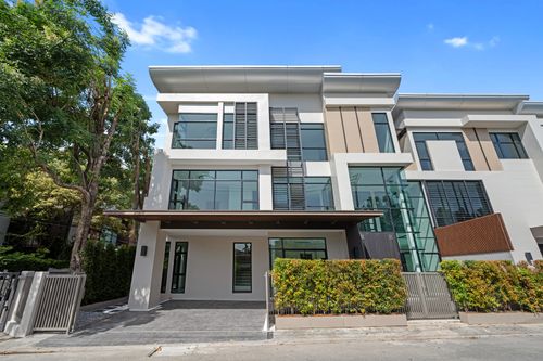 House for sale, The Zenith Wang Thonglang (special location in Soi SISB International School), 3-story house, usable area 288.50 sq m, 3 bedrooms, 4 bathrooms, parking for 2 cars.