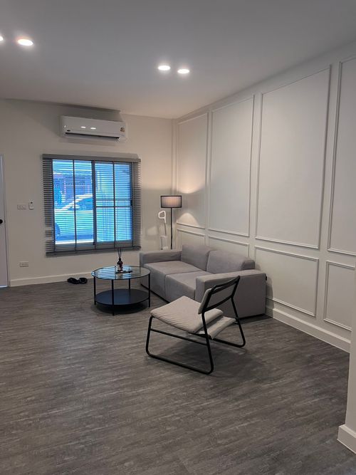 House for rent/sale Chokchai 4 Soi 38 🏡 2 bedrooms, 3 bathrooms, pets allowed 🐶 Good location near the main road, easy to get in and out, good location.