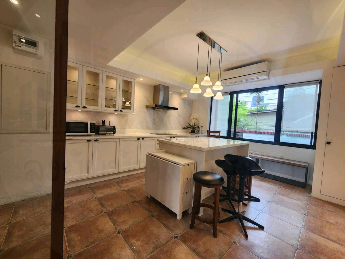ให้เช่า Townhome ทองหล่อ สุขุมวิท 49 ใกล้ BTS ✨️🎄🎄位于通罗区素坤逸路49巷的联排别墅出租，靠近BTS轻轨站