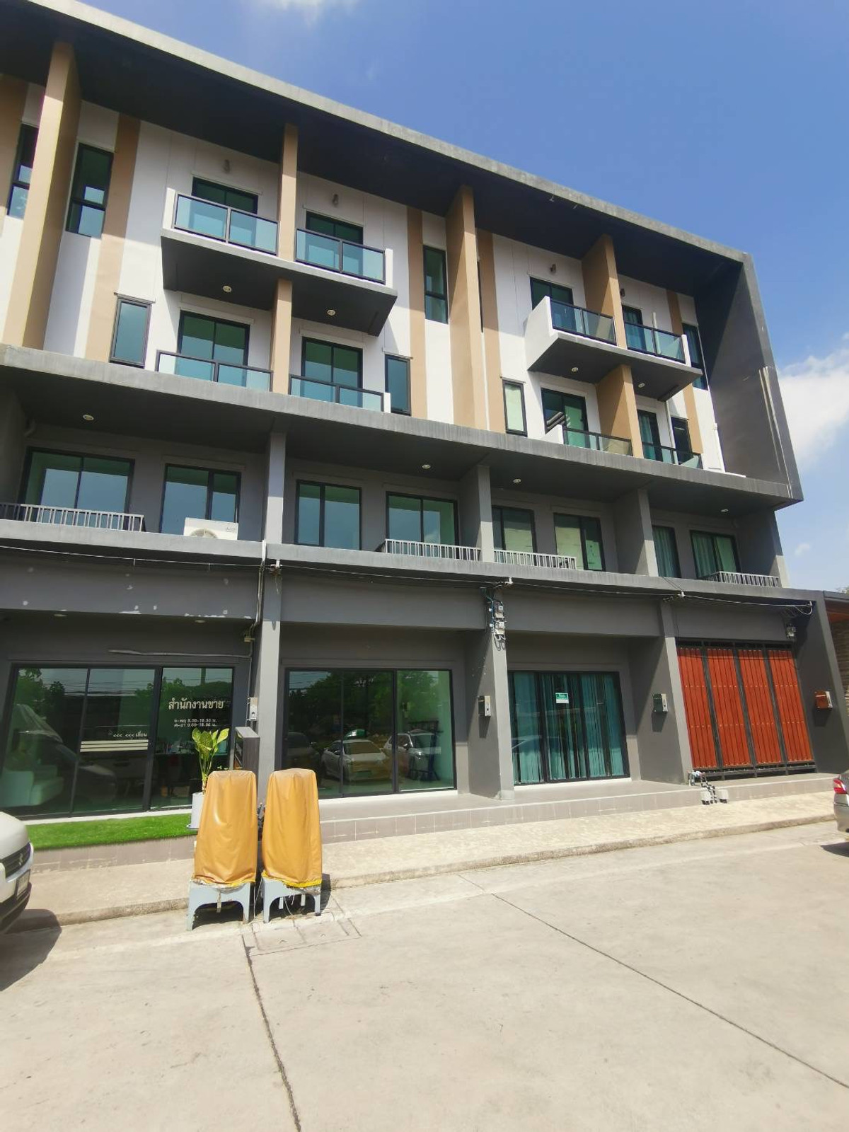 ให้เช่า Home Office 4 ชั้น ในซอยมิสทีน The Grosvenor ราษฎร์พัฒนา – รามคำแหง
