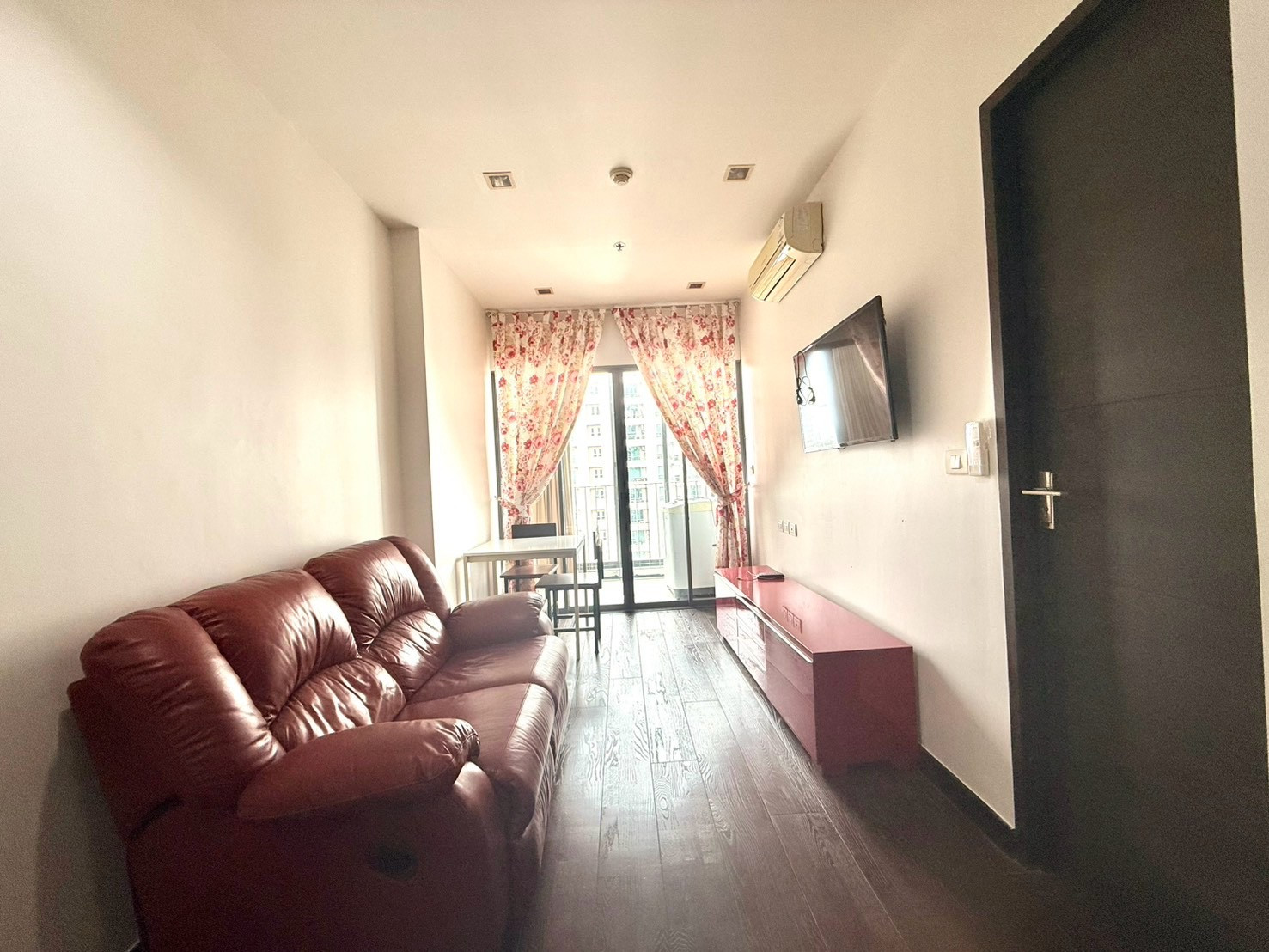 For rent Ideo q phayathai, Ideo Q Phayathai, 1 bedroom, 1 bathroom, 40 square meters.