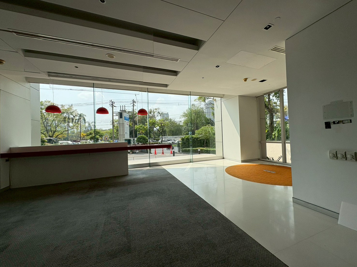 Space for Rent Ground floor in Asok-Ratchadaphisek Ideal for Showroom Space for Rent Ground floor in Asok-Ratchadaphisek Ideal for Showroom