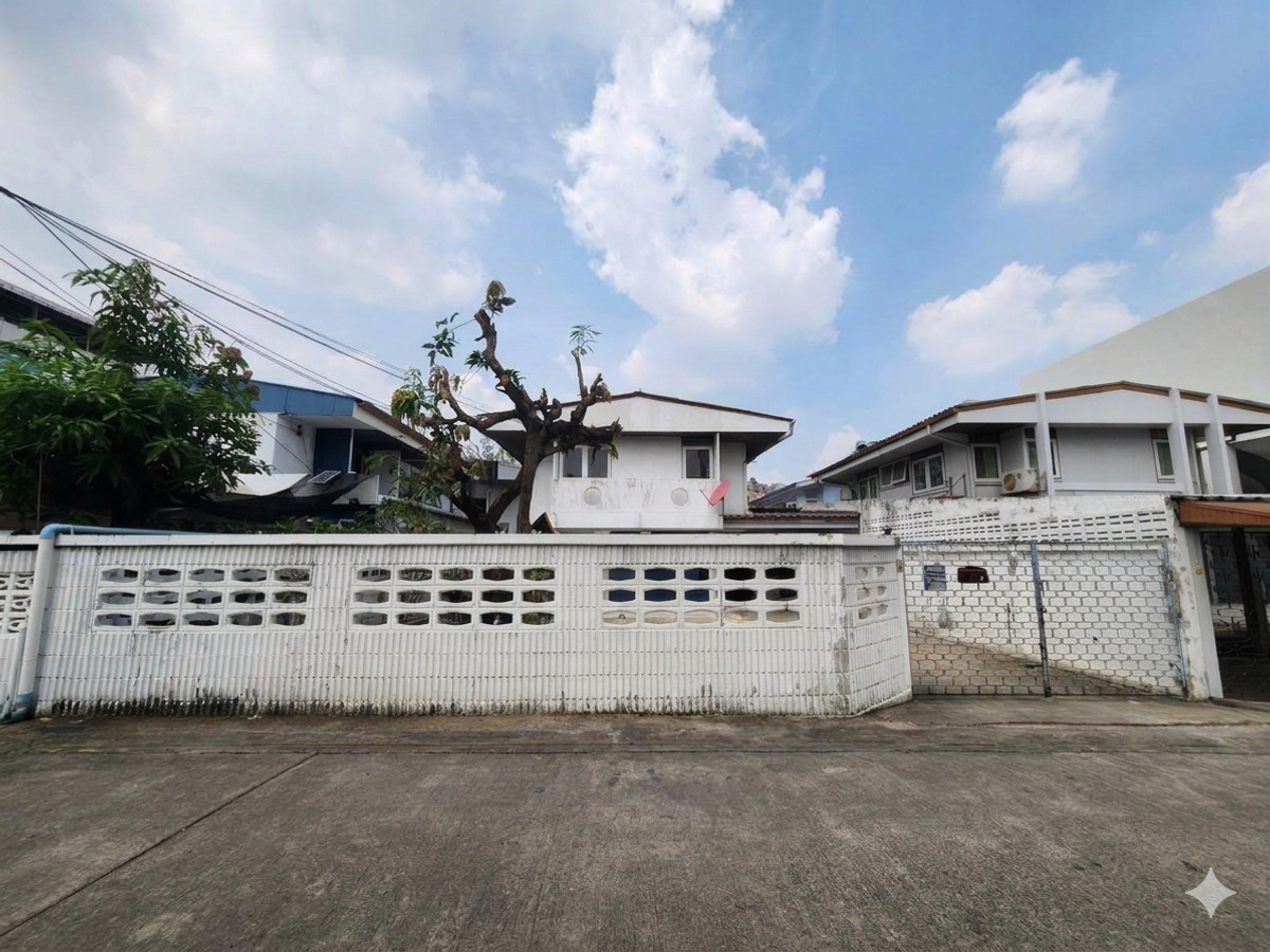 Land with buildings Rama 9 Soi 43 / (for sale), Land with buildings Rama 9 Soi 43 / (FOR SALE) JANE014