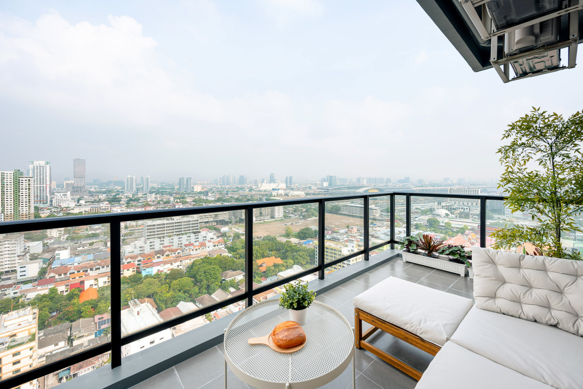 For : Renovated condo, one step to BTS Saphan Khwai, renovated in Urban Modern style, separated into separate usable areas.