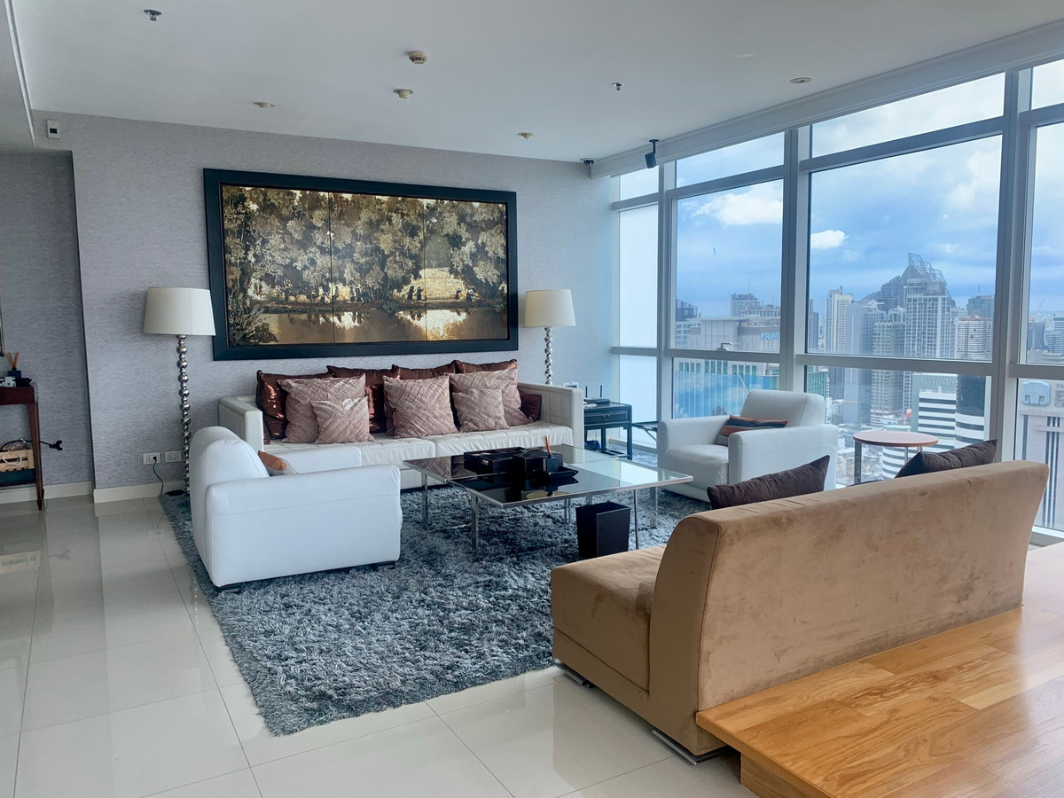 Athenee Residence: 4bed 4.5bath + maid 295sqm. 170,000/mth. Am: 0656199198 Athenee Residence: 4bed 4.5bath + maid 295sqm. 170,000/mth. Am: 0656199198
