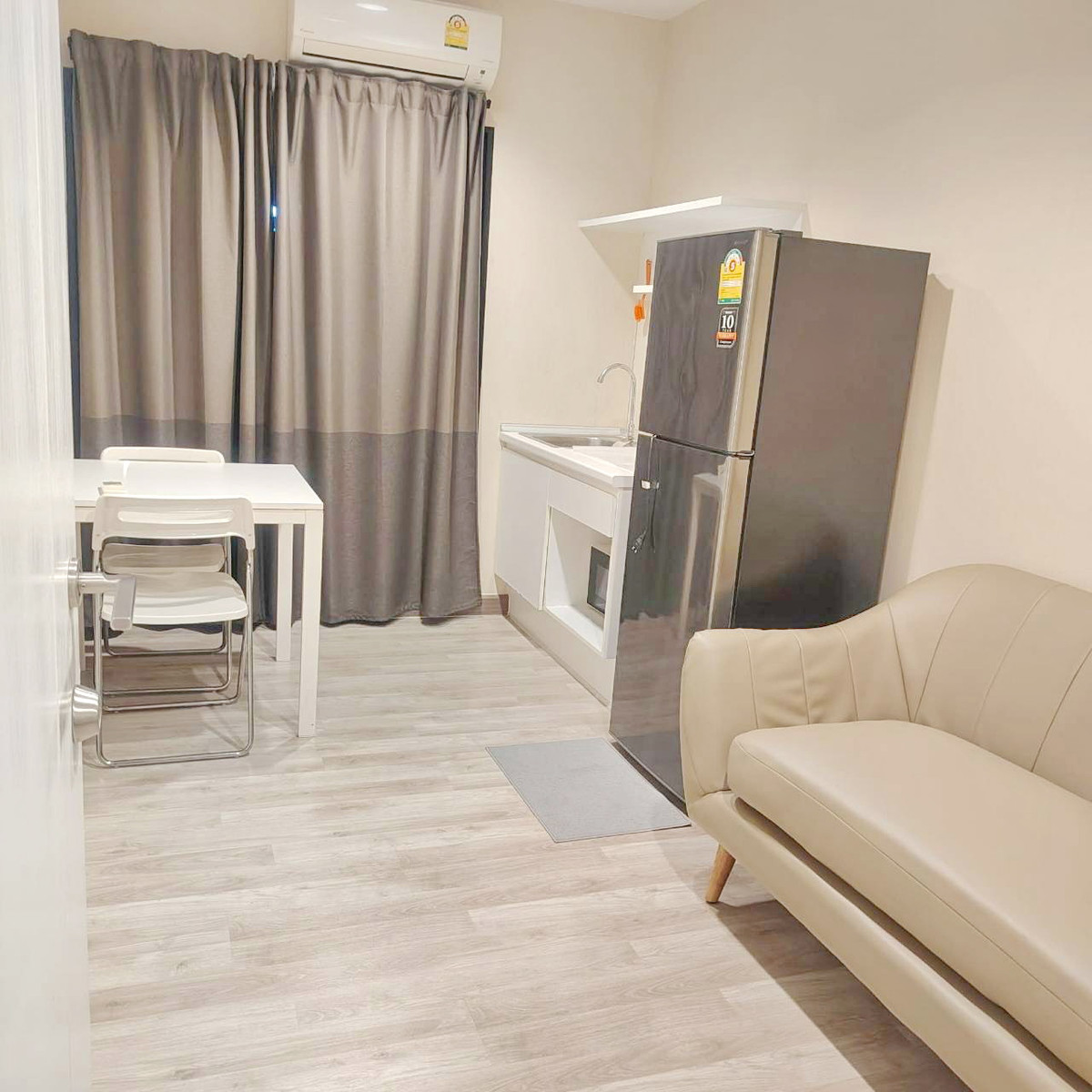 For rent: Plum Condo Central Station Phase 2 King Size Bed (6 ft) For rent: Plum Condo Central Station Phase 2 King Size Bed (6 ft)