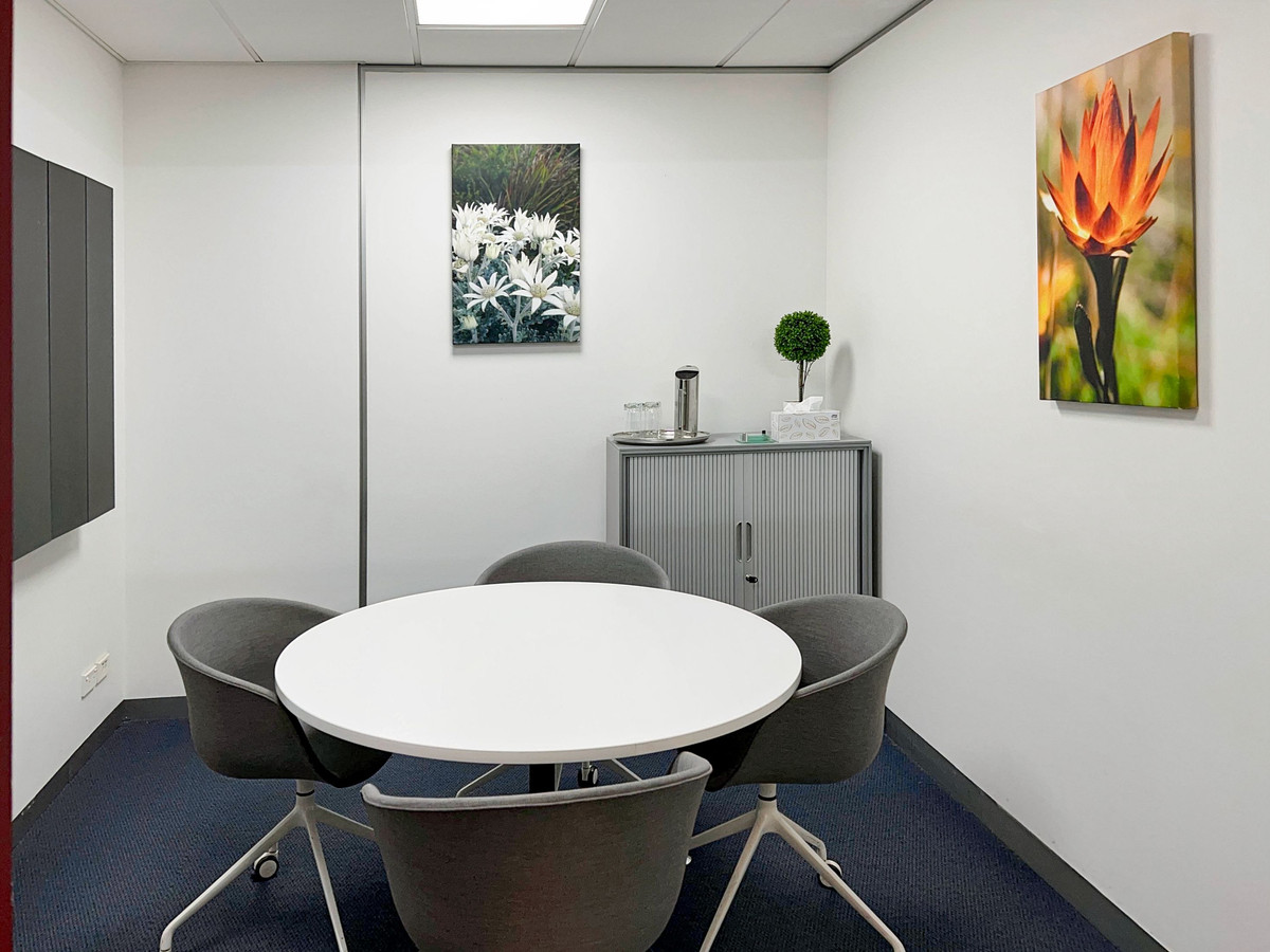 Coworking space in Regus KPN Tower – รูปที่ 4