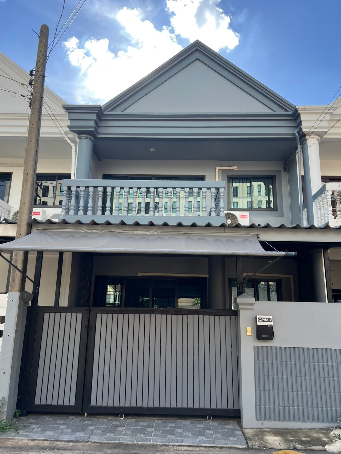 Townhouse for rent, Soi Sukhumvit 72, prime location! Near BTS Bearing, only 450 meters! (N.2022) Townhouse for rent, Soi Sukhumvit 72, prime location! Near BTS Bearing, only 450 meters! (N.2022)