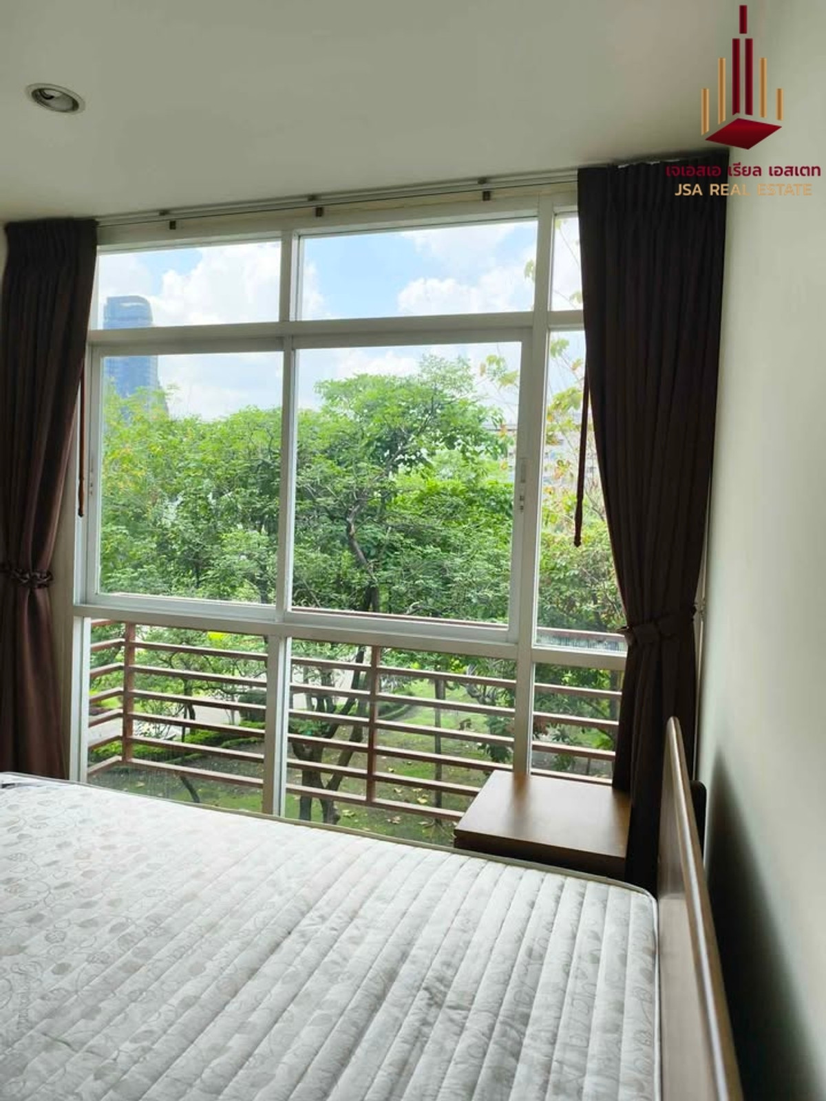 ✨ For Rent: Rajvithi City Resort Condo ✨ 💰 Only 18,500 THB/month