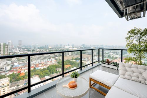 For sale by owner: Renovated condo, one step to BTS Saphan Khwai, renovated in Urban Modern style, separated into separate usable areas.