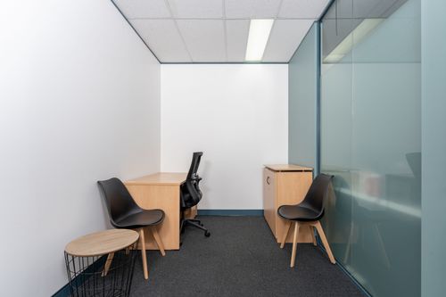 Fully serviced private office space for you and your team in Regus Silom Complex