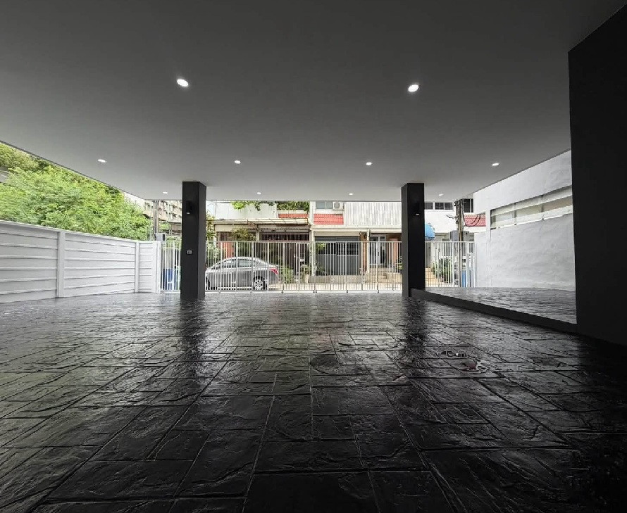 For Rent ให้เช่า อาคาร / อาคารสำนักงาน 4 ชั้น สร้างใหม่ / ทำเล พระราม 9 / ห่าง MRT พระราม 9 เพียงประมาณ 600 ม. / ซอยทวีมิตร (แยก อสมท) ถนนพระราม 9 / อาคารมีลิฟท์โดยสาร / จอดรถ 6 คัน / เหมาะเป็นสำนักงาน – รูปที่ 2