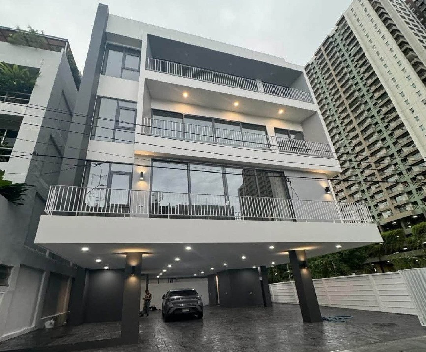 For Rent ให้เช่า อาคาร / อาคารสำนักงาน 4 ชั้น สร้างใหม่ / ทำเล พระราม 9 / ห่าง MRT พระราม 9 เพียงประมาณ 600 ม. / ซอยทวีมิตร (แยก อสมท) ถนนพระราม 9 / อาคารมีลิฟท์โดยสาร / จอดรถ 6 คัน / เหมาะเป็นสำนักงาน For Rent ให้เช่า อาคาร / อาคารสำนักงาน 4 ชั้น สร้างใหม่ / ทำเล พระราม 9 / ห่าง MRT พระราม 9 เพียงประมาณ 600 ม. / ซอยทวีมิตร (แยก อสมท) ถนนพระราม 9 / อาคารมีลิฟท์โดยสาร / จอดรถ 6 คัน / เหมาะเป็นสำนักงาน