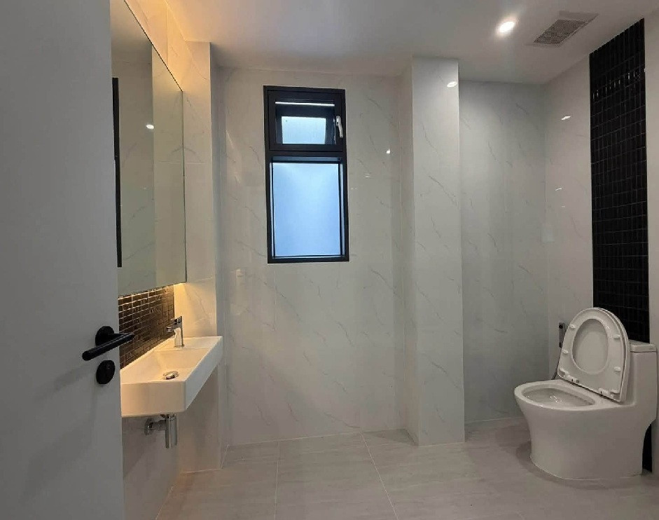 For Rent ให้เช่า อาคาร / อาคารสำนักงาน 4 ชั้น สร้างใหม่ / ทำเล พระราม 9 / ห่าง MRT พระราม 9 เพียงประมาณ 600 ม. / ซอยทวีมิตร (แยก อสมท) ถนนพระราม 9 / อาคารมีลิฟท์โดยสาร / จอดรถ 6 คัน / เหมาะเป็นสำนักงาน – รูปที่ 3
