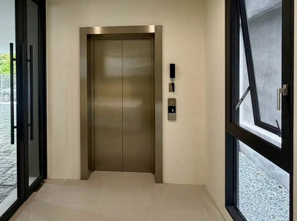 For Rent ให้เช่า อาคาร / อาคารสำนักงาน 4 ชั้น สร้างใหม่ / ทำเล พระราม 9 / ห่าง MRT พระราม 9 เพียงประมาณ 600 ม. / ซอยทวีมิตร (แยก อสมท) ถนนพระราม 9 / อาคารมีลิฟท์โดยสาร / จอดรถ 6 คัน / เหมาะเป็นสำนักงาน – รูปที่ 4