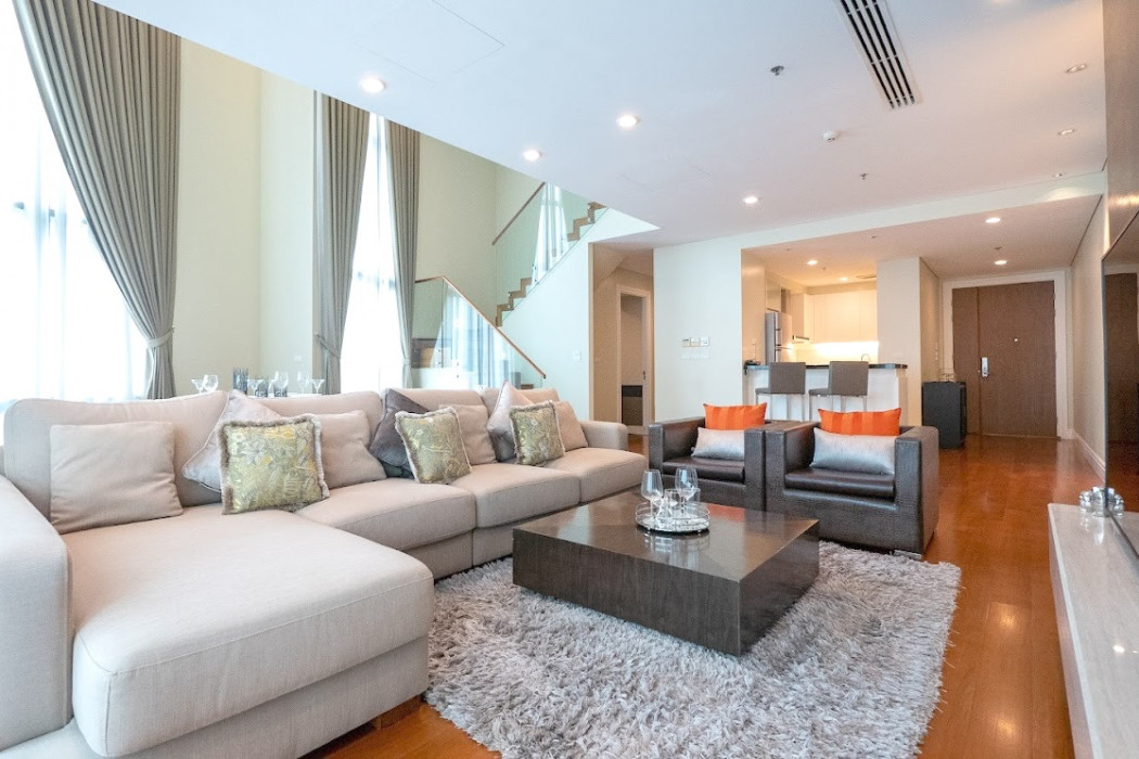 Selling Bright Sukhumvit 24 condominium, 189 sq m, 3 bedrooms, 23rd floor, with TV. Selling Bright Sukhumvit 24 condominium, 189 sq m, 3 bedrooms, 23rd floor, with TV.