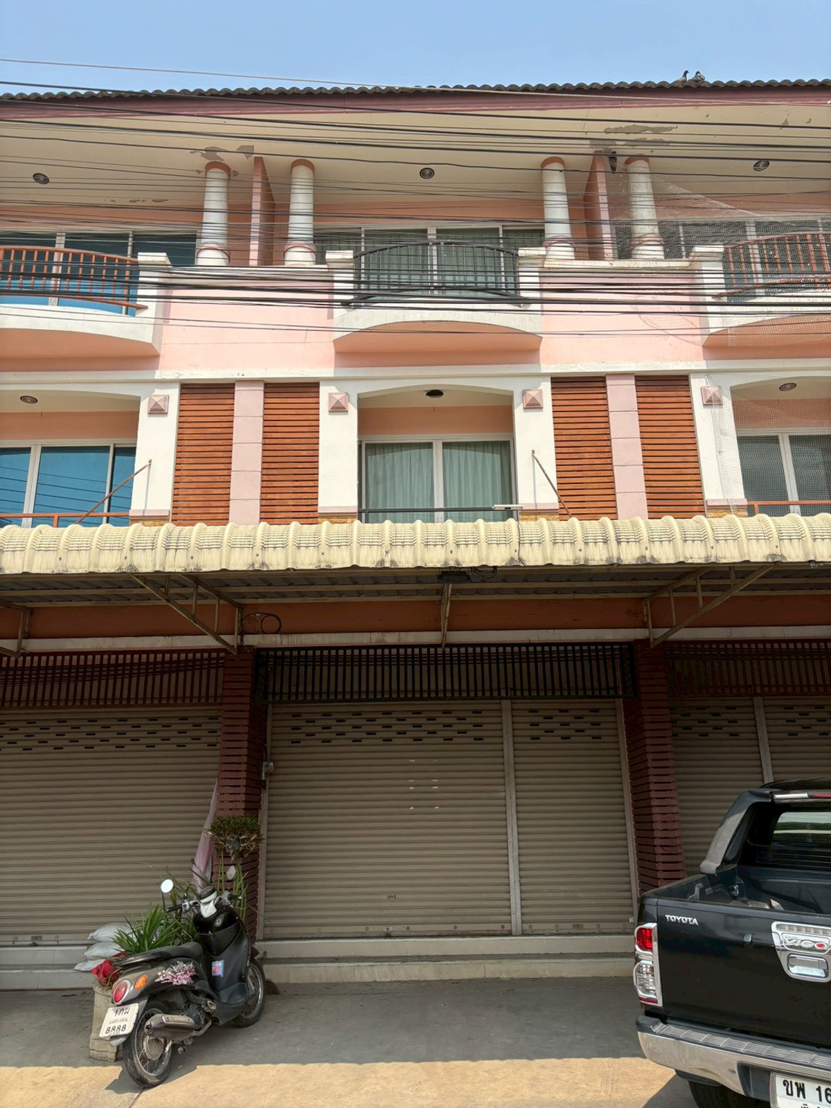 95872 - 3-story commercial building for sale, high potential location. Near the Chiang Mai arcade