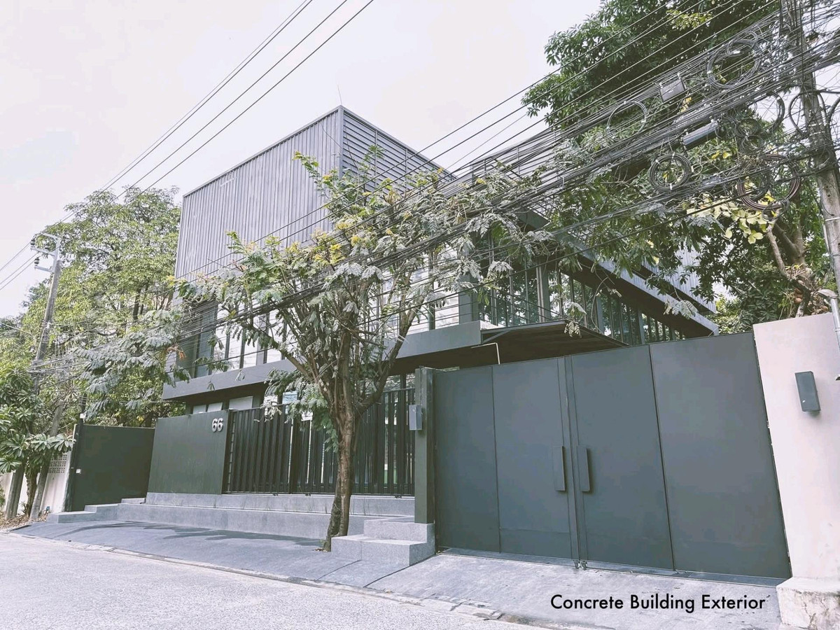 📌For rent📌Office building✅DetailsLand size: 231 sq m.Building area size: 1,200 sq m.Parking: 12-16 cars2 buildings in the same area Completely renovated, can park 10-18 cars, has a goods lift. The building in front is a 3-story cement building w
