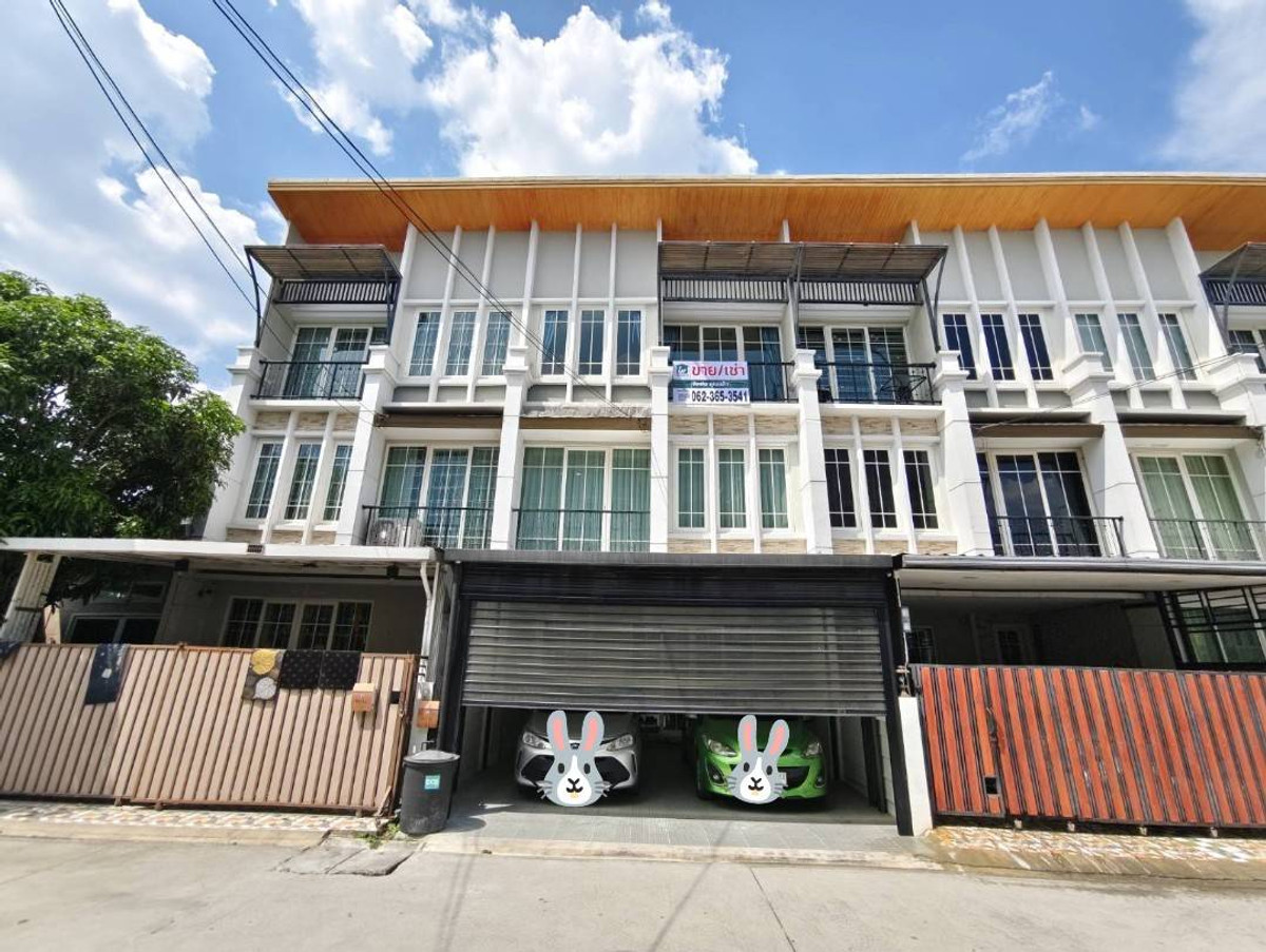 🔥 Rare house in this project. Normally there arent many people selling them because the atmosphere is calm, private, not crowded. Today there is only 1 3-story townhome that has been released. 🔥 Rare house in this project. Normally there arent many people selling them because the atmosphere is calm, private, not crowded. Today there is only 1 3-story townhome that has been released.