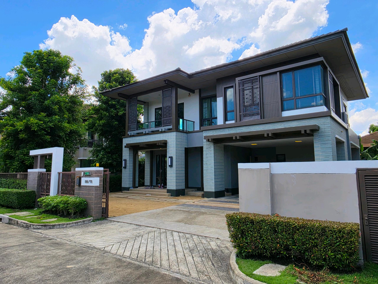 บ้านใหญ่ ราคาเบา รีโนเวทใหม่ทั้งหลัง เศรษฐสิริ วัชรพล-สุขาภิบาล 5 