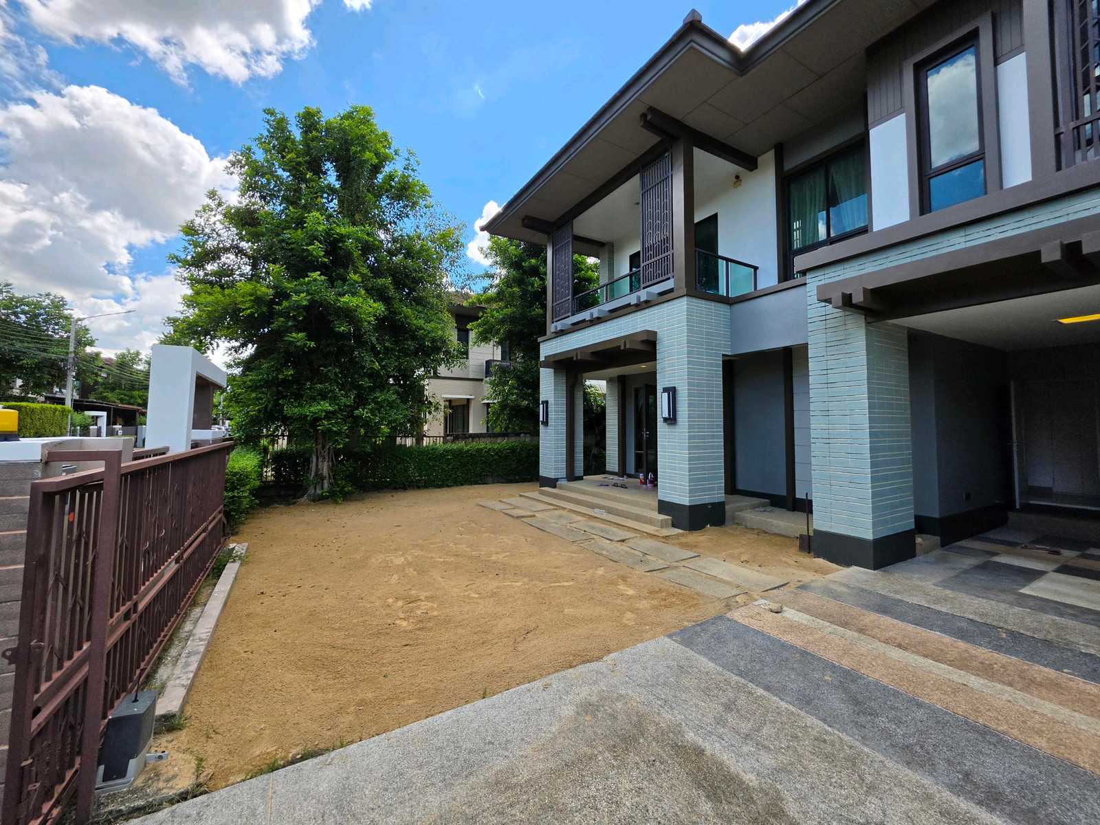 บ้านใหญ่ ราคาเบา รีโนเวทใหม่ทั้งหลัง เศรษฐสิริ วัชรพล-สุขาภิบาล 5  – รูปที่ 2