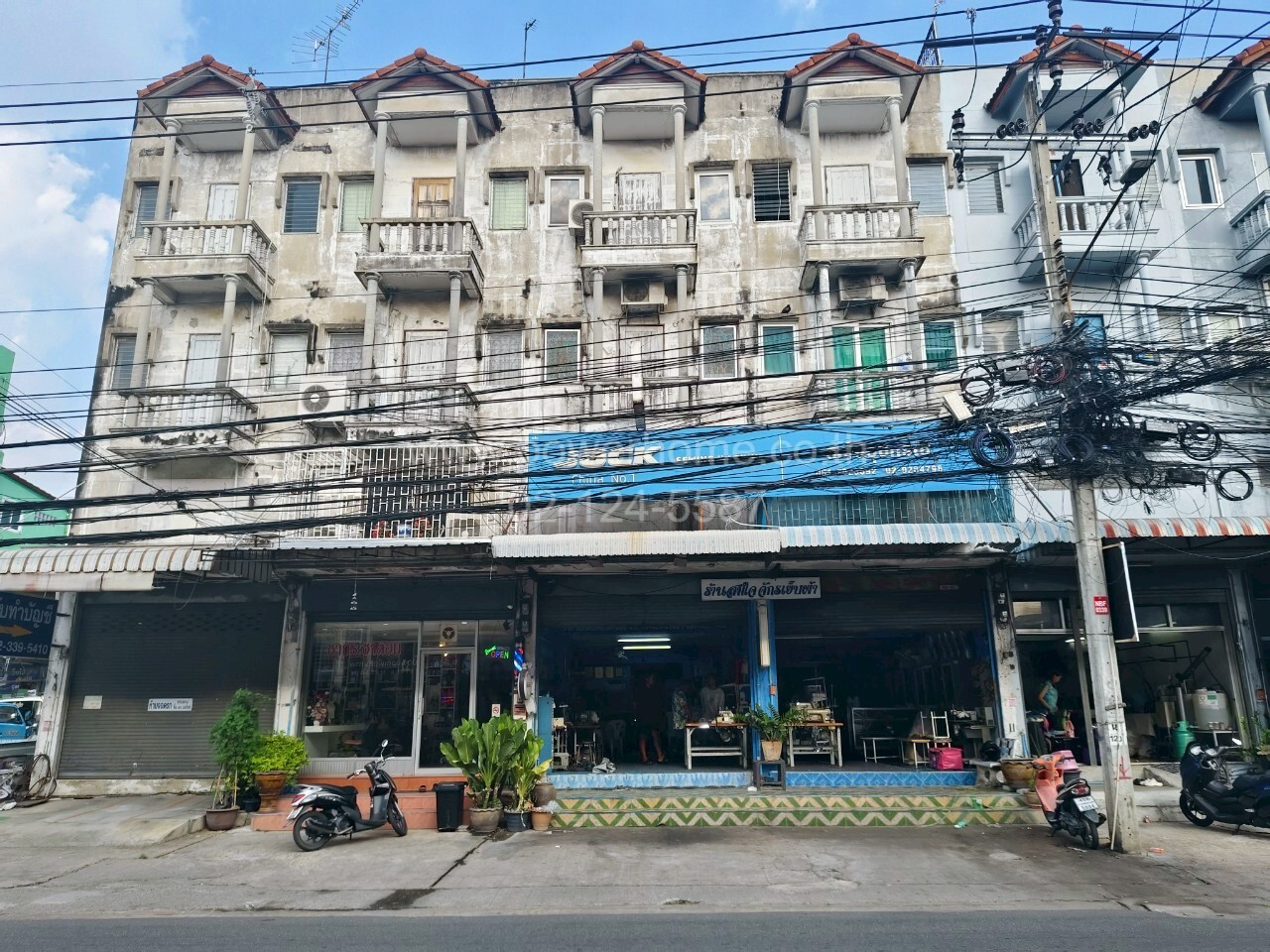 อาคารพาณิชย์ 2 คูหา 3.5 ชั้น ถนนวัดเวฬุวนาราม ดอนเมือง ทำเลธุรกิจ-ค้าขาย ติดถนน ใกล้สนามบินดอนเมือง อาคารพาณิชย์ 2 คูหา 3.5 ชั้น ถนนวัดเวฬุวนาราม ดอนเมือง ทำเลธุรกิจ-ค้าขาย ติดถนน ใกล้สนามบินดอนเมือง