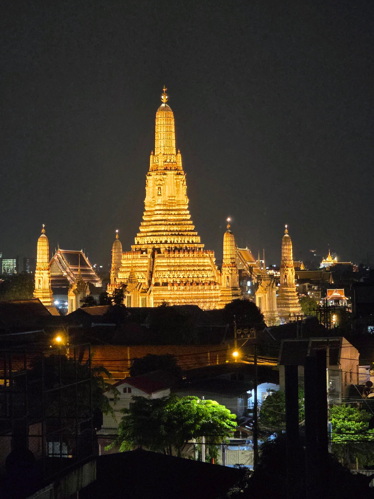 Commercial building, 4 and a half floors (with mezzanine), suitable for a cafe, away from Wat Arun. about 500 meters Commercial building, 4 and a half floors (with mezzanine), suitable for a cafe, away from Wat Arun. about 500 meters