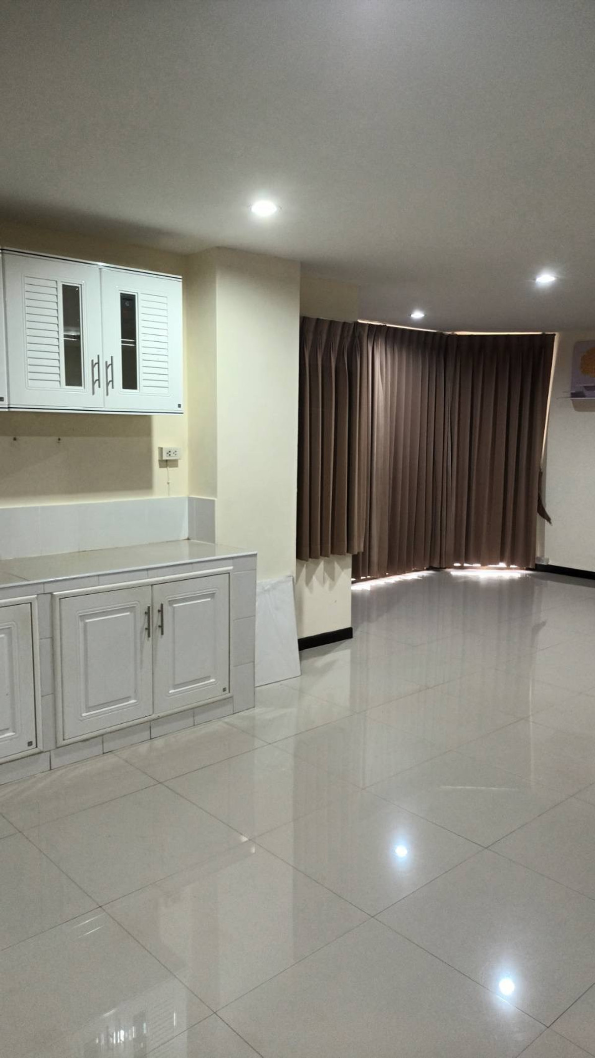 (รหัส S5427) ขายคอนโด โครงการ Sriwara Garden Condominium : ศรีวราการ์เด้น คอนโดมิเนียม – รูปที่ 3