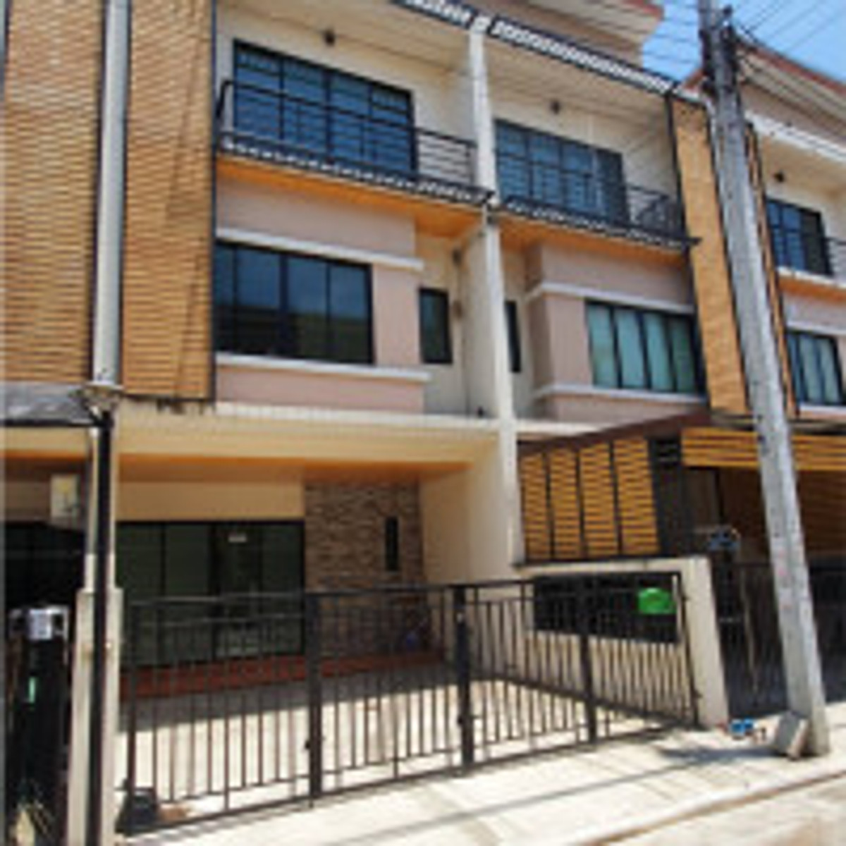 ทาวน์โฮม อินฟินิตี้ บ้านกล้วย-ไทรน้อย 21 ตร.ว. 3 นอน 4 ห้องน้ำ (มีห้องน้ำในตัว) 2.8 ล้าน ทิศใต้รับลมดี ใกล้เซ็นทรัลเวสเกต และ MRT คลองบางไผ่  . – รูปที่ 2