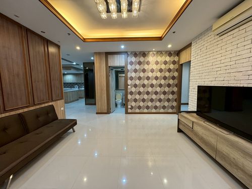 Luxury 2-bedroom villa for rent in Asoke, fully furnished, conveniently located near MRT Phetchaburi