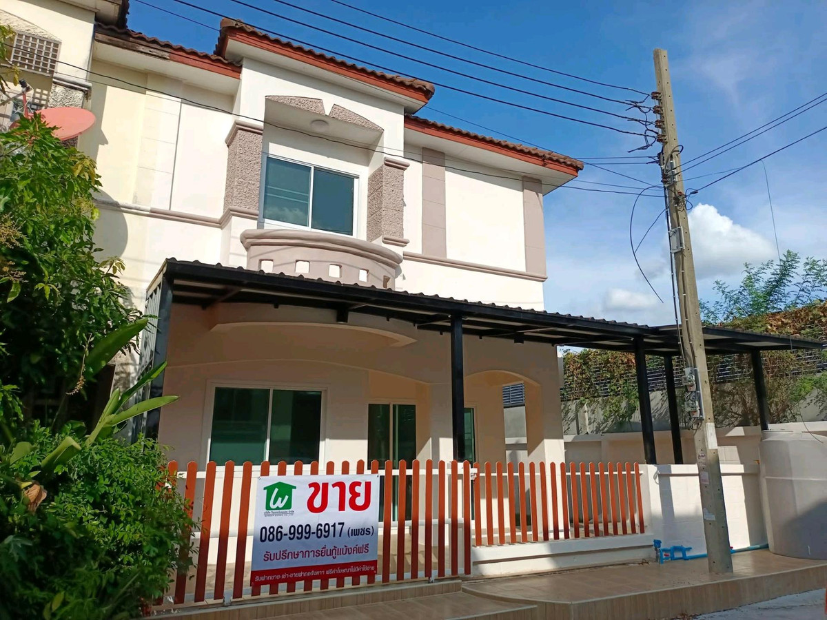 Beautiful townhome for sale, ready to move in, Piyawararom, Bang Bua Thong, corner plot, 26 sq m, 2.3 million. Beautiful townhome for sale, ready to move in, Piyawararom, Bang Bua Thong, corner plot, 26 sq m, 2.3 million.