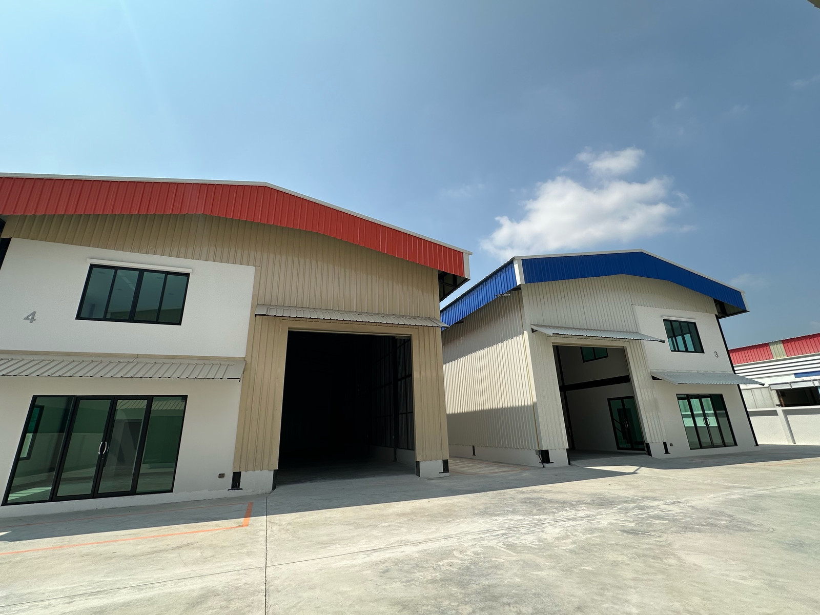 Warehouse for rent, size 340 sq m. and 950 sq m. in Soi Iyara 5. Warehouse for rent, size 340 sq m. and 950 sq m. in Soi Iyara 5.