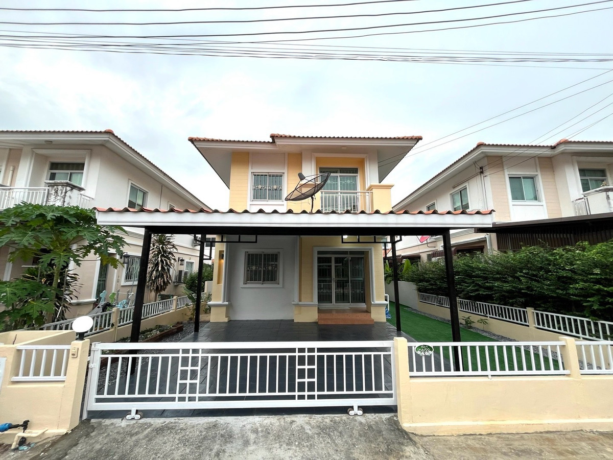 2-story detached house for sale, Thaweelada Village 4, Soi Bunkum 1, Khu Khot Subdistrict, Lam Luk Ka District, Pathum Thani Province.