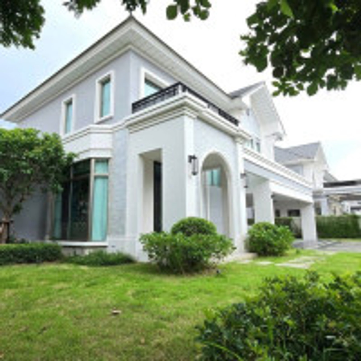 ขาย/เช่า คฤหาสน์หรู Perfect Masterpiece สุขุมวิท 77 ขนาด142ตร.ว. 360ตร.ม. 39.9ล้าน/2.5แสน ติดตั้งโซล่าร์เซลล์+EV Charger สวนใหญ่พร้อมสปริงเกอร์ ใกล้สุวรรณภูมิ  . – รูปที่ 3