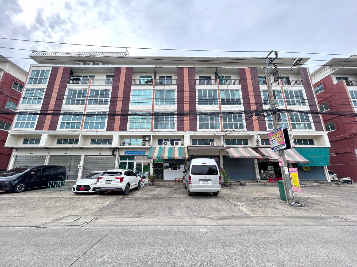 Commercial building ready to move in ***opposite Central Westville Department Store, call 093 296 2878 Commercial building ready to move in ***opposite Central Westville Department Store, call 093 296 2878